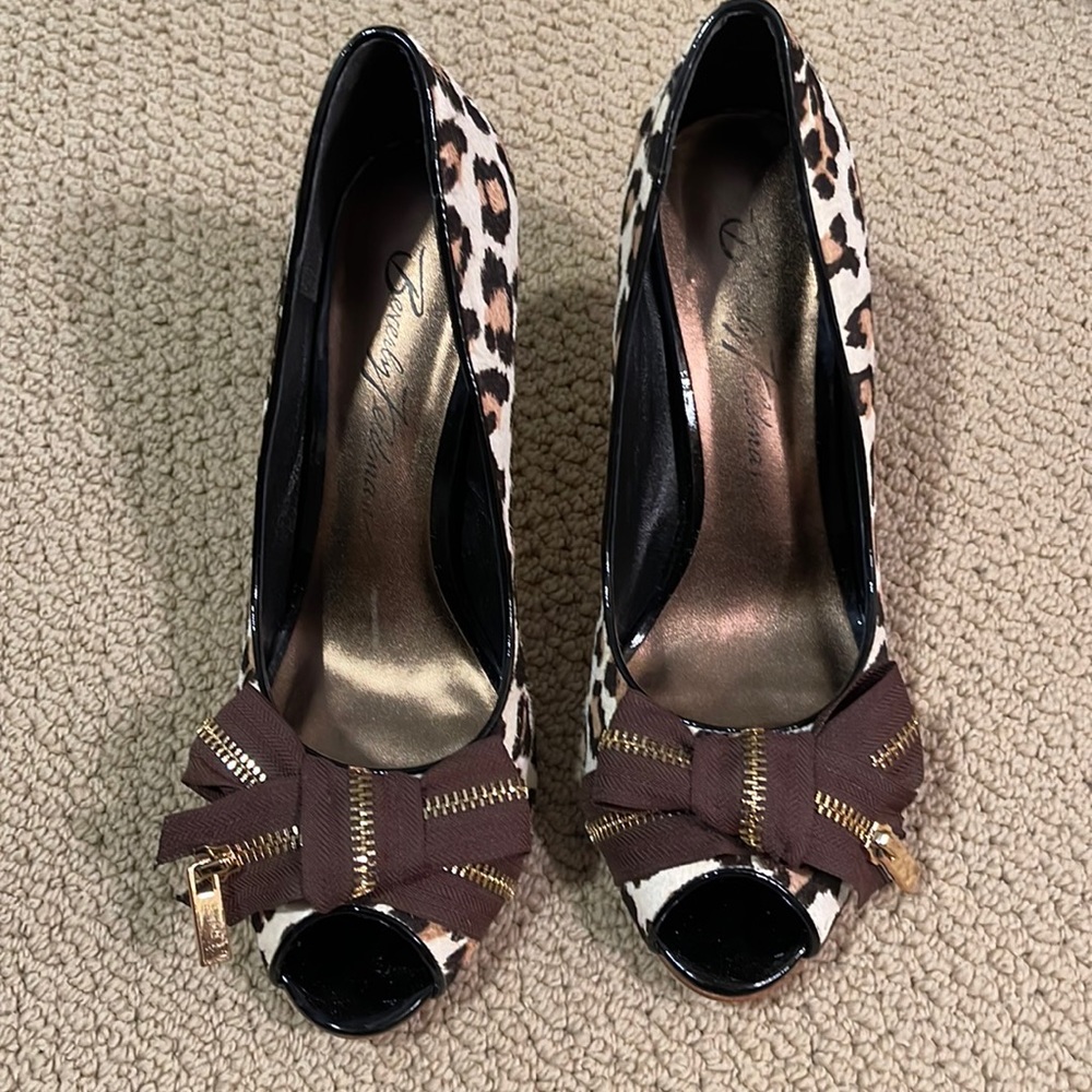 Beverly Feldman Hottie White Leopard Print Peep Toe Pumps.